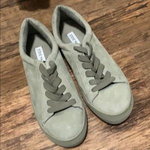 STEVE MADDEN SNEAKERS